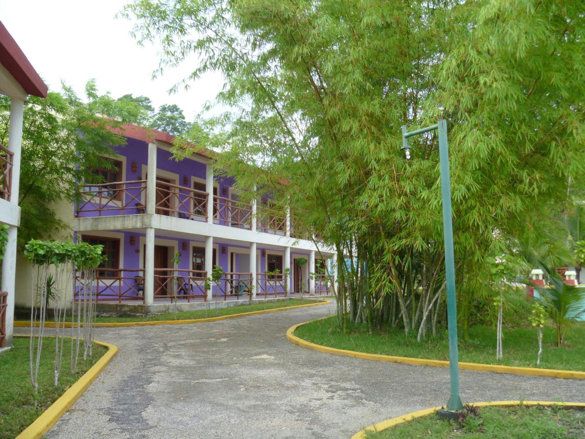 Hotel Debliz Xpujil Exterior foto